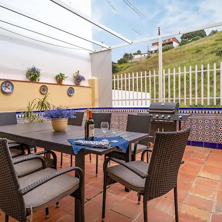 3 Bedroom Cozy In Velez Malaga